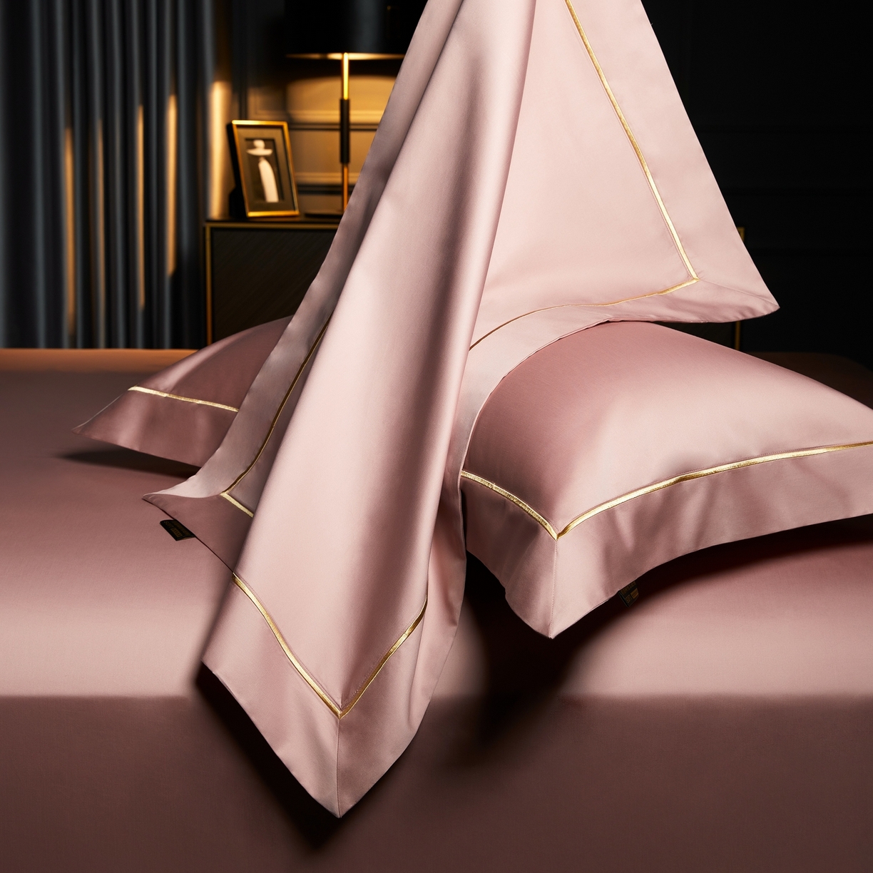 91家纺网 家纺一手货源 找家纺 米多多 2025新款CR天雪工艺100支长绒棉纯棉刺绣宽边四件套 气质粉