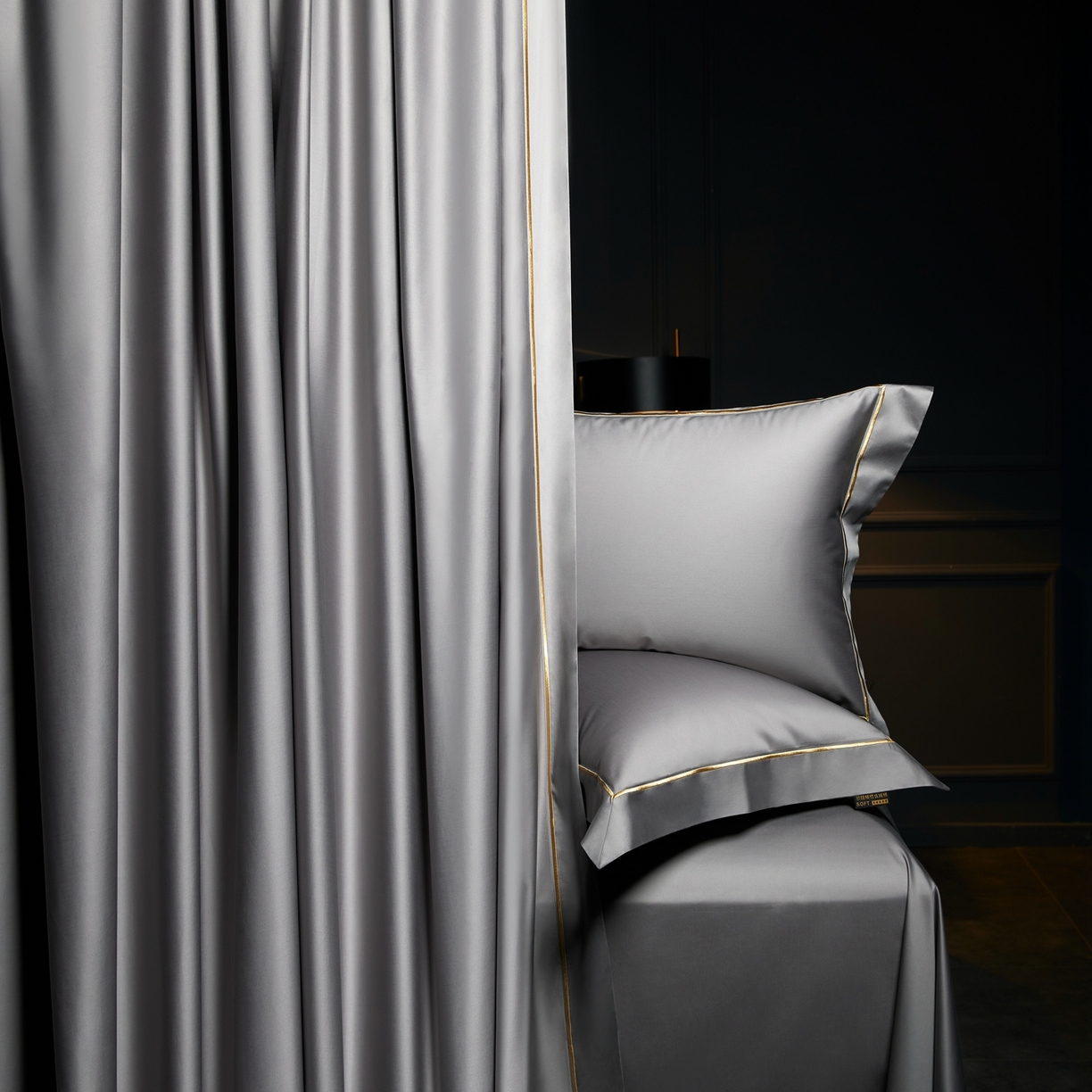 91家纺网 家纺一手货源 找家纺 米多多 2025新款CR天雪工艺100支长绒棉纯棉刺绣宽边四件套 雅士灰