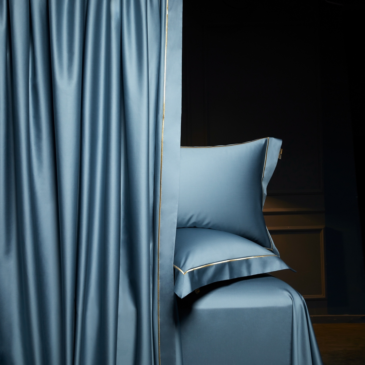 91家纺网 家纺一手货源 找家纺 米多多 2025新款CR天雪工艺100支长绒棉纯棉刺绣宽边四件套 烟灰蓝