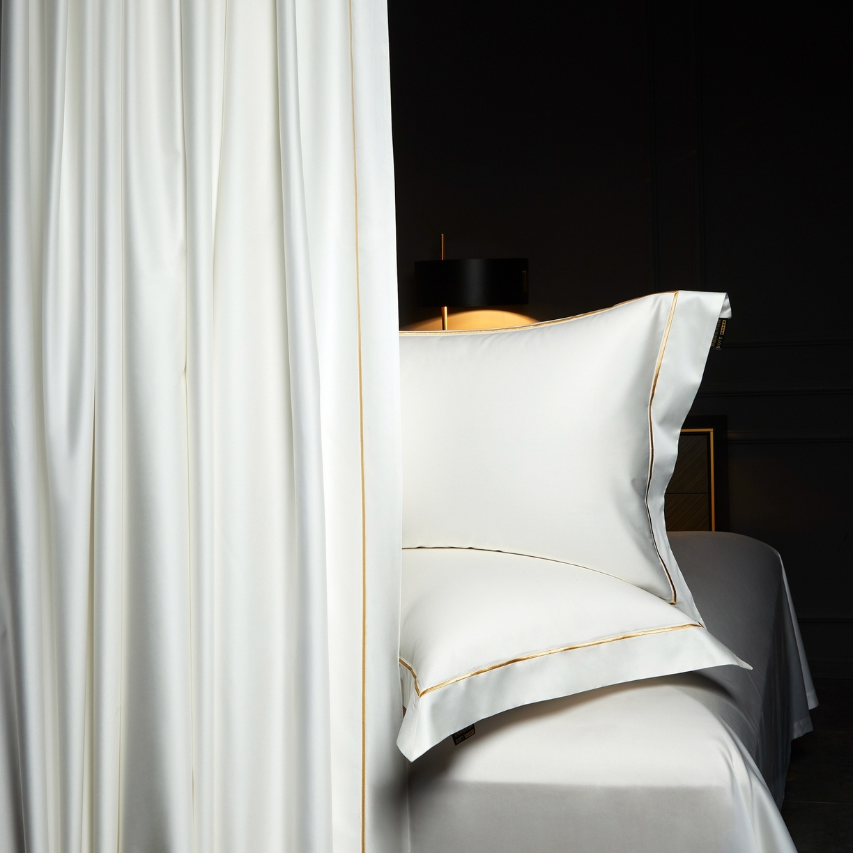 91家纺网 家纺一手货源 找家纺 米多多 2025新款CR天雪工艺100支长绒棉纯棉刺绣宽边四件套 意境白