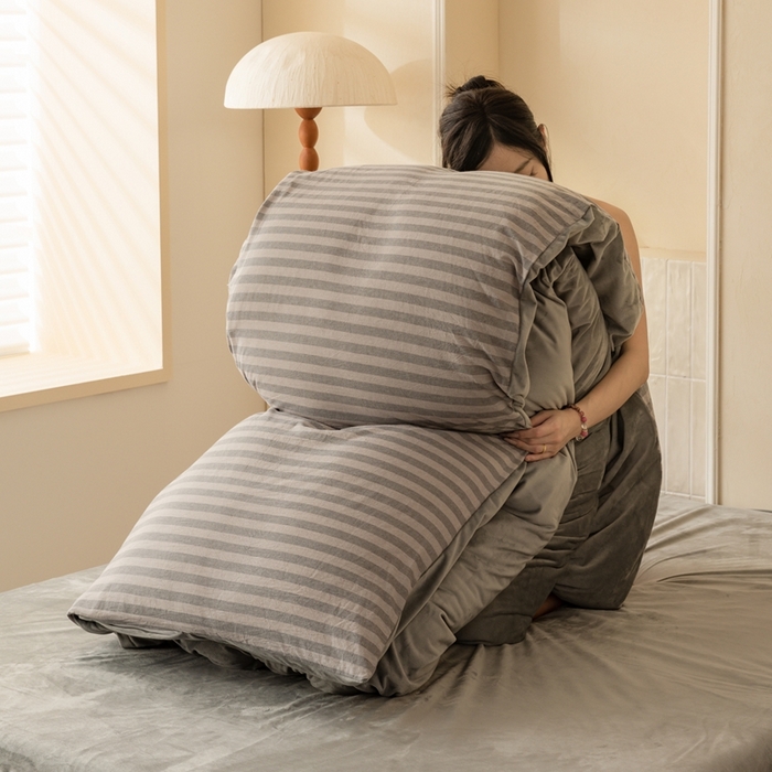 91家纺网 家纺一手货源 找家纺 雯雨家纺 全棉纯棉加牛奶绒宝宝绒一面棉一面绒四件套 棉绒-布林灰