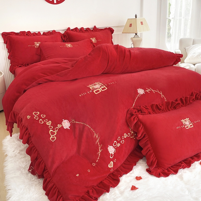 91家纺网 家纺一手货源 找家纺 （总）恋尚羽家纺 2025新款公主绒全消光牛奶绒高克重加厚绣花婚庆款四件套-花好月圆