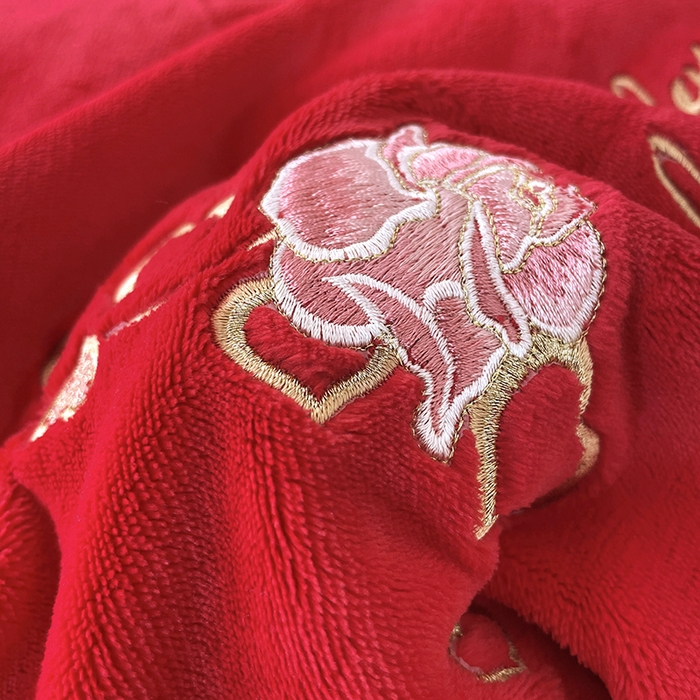 91家纺网 家纺一手货源 找家纺 （总）恋尚羽家纺 2025新款公主绒全消光牛奶绒高克重加厚绣花婚庆款四件套-花好月圆