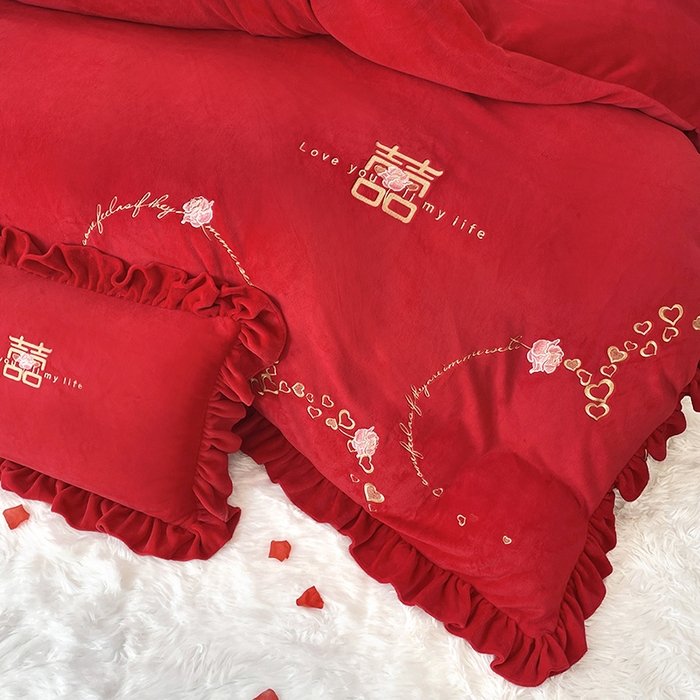 91家纺网 家纺一手货源 找家纺 （总）恋尚羽家纺 2025新款公主绒全消光牛奶绒高克重加厚绣花婚庆款四件套-花好月圆