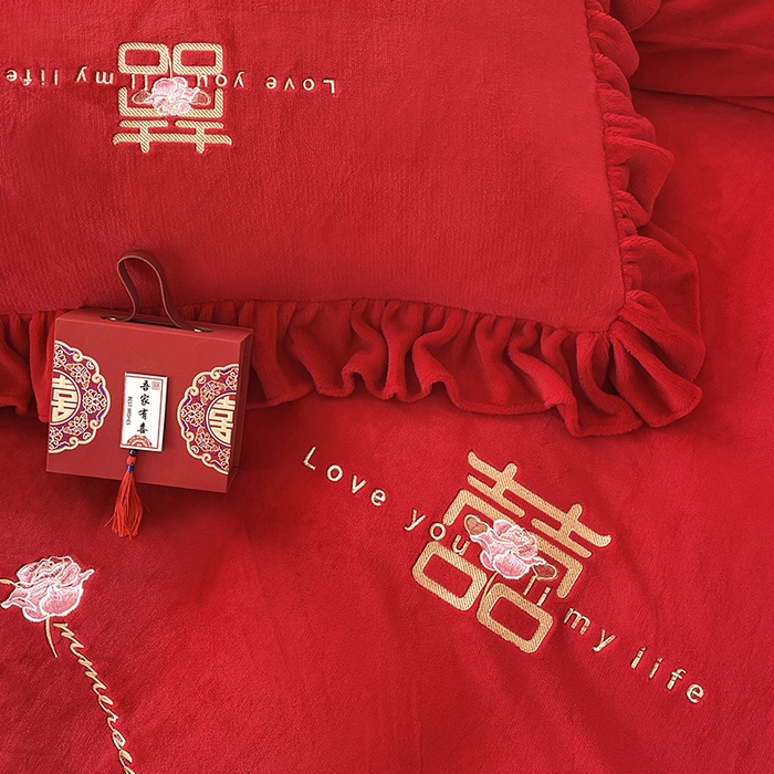 91家纺网 家纺一手货源 找家纺 （总）恋尚羽家纺 2025新款公主绒全消光牛奶绒高克重加厚绣花婚庆款四件套-花好月圆