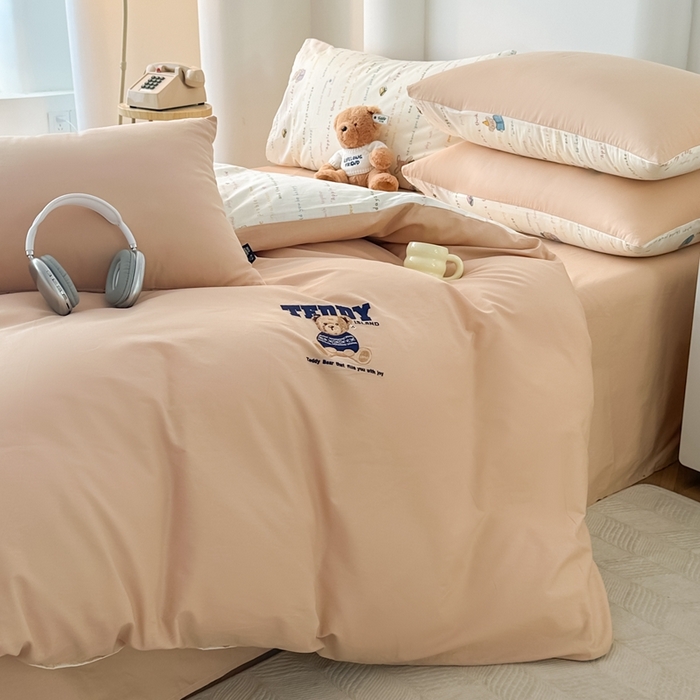 91家纺网 家纺一手货源 找家纺 泰迪爱兰Teddy ISLAND 2025新款40支全棉印花刺绣四件套 童年诗篇