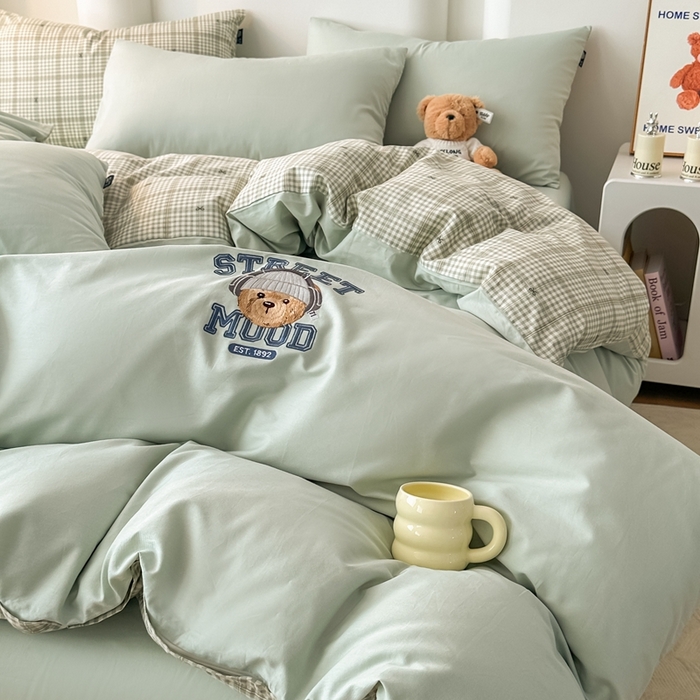 91家纺网 家纺一手货源 找家纺 泰迪爱兰Teddy ISLAND 2025新款40支全棉印花刺绣四件套 挽夏-绿