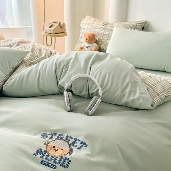 91家纺网 家纺一手货源 找家纺 泰迪爱兰Teddy ISLAND 2025新款40支全棉印花刺绣四件套 挽夏-绿