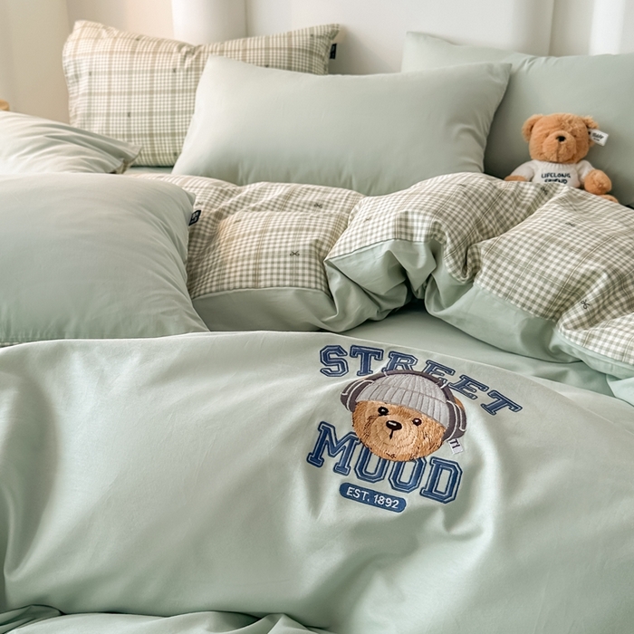 91家纺网 家纺一手货源 找家纺 泰迪爱兰Teddy ISLAND 2025新款40支全棉印花刺绣四件套 挽夏-绿