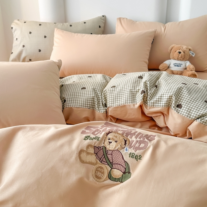 91家纺网 家纺一手货源 找家纺 泰迪爱兰Teddy ISLAND 2025新款40支全棉印花刺绣四件套 守护甜心