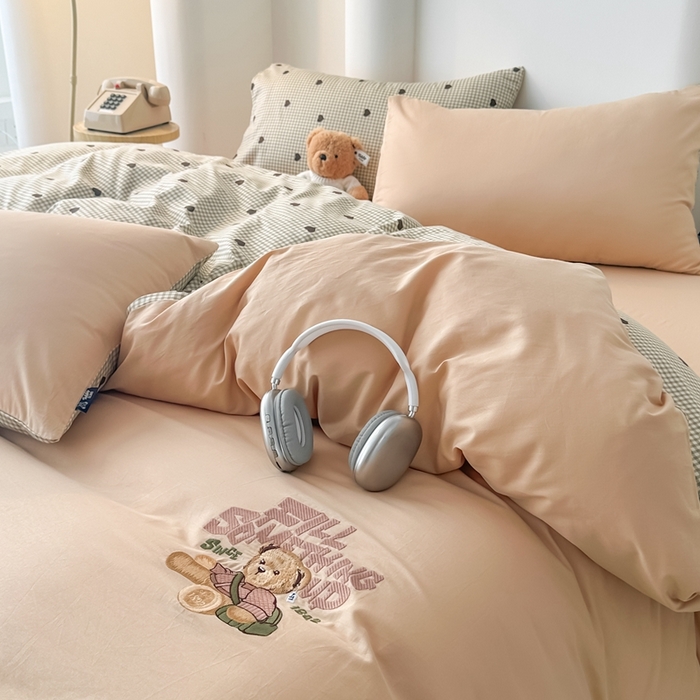 91家纺网 家纺一手货源 找家纺 泰迪爱兰Teddy ISLAND 2025新款40支全棉印花刺绣四件套 守护甜心