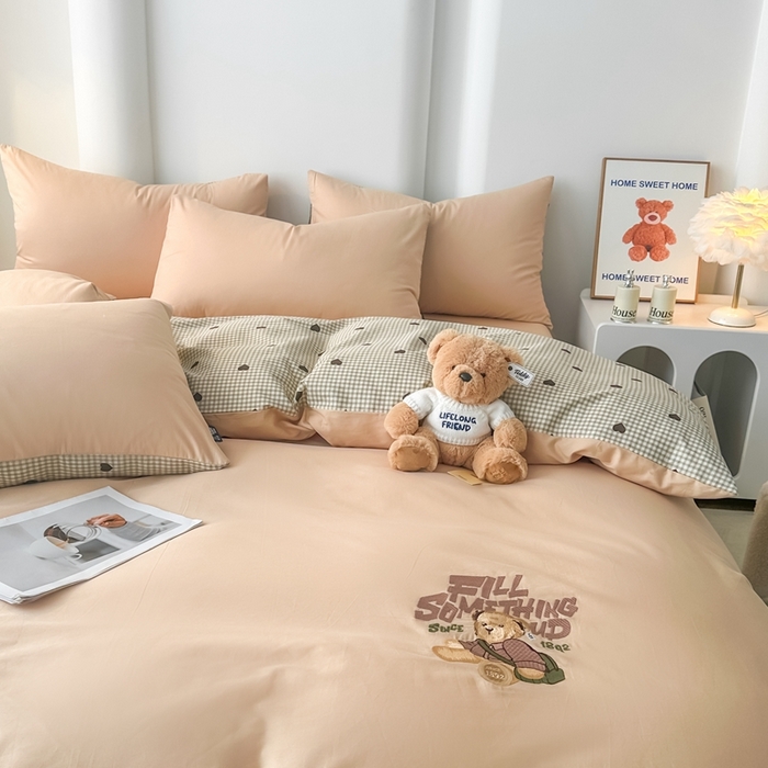 91家纺网 家纺一手货源 找家纺 泰迪爱兰Teddy ISLAND 2025新款40支全棉印花刺绣四件套 守护甜心