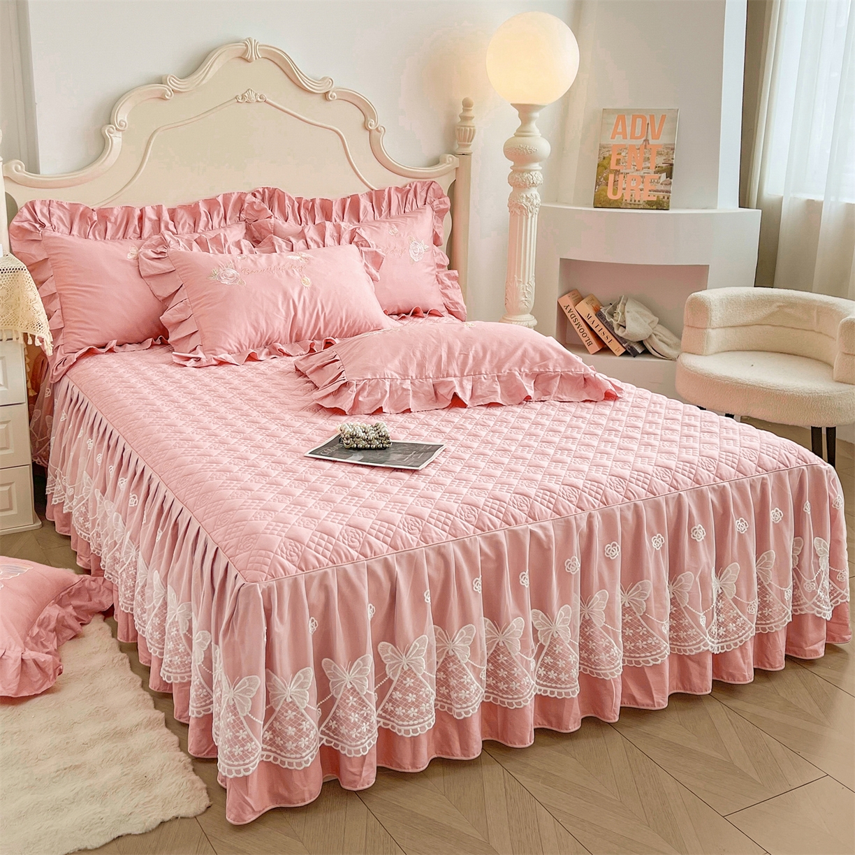 91家纺网 家纺一手货源 找家纺 （总）宜凡家纺 2025新款长绒棉绣花夹棉床裙三件套--蝶恋笙花系列