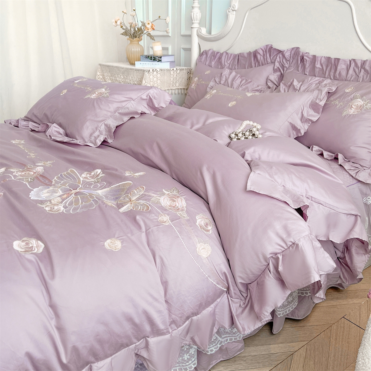 91家纺网 家纺一手货源 找家纺 宜凡家纺 2025新款长绒棉绣花夹棉床裙三件套--蝶恋笙花系列 蝶恋笙花 罗兰紫