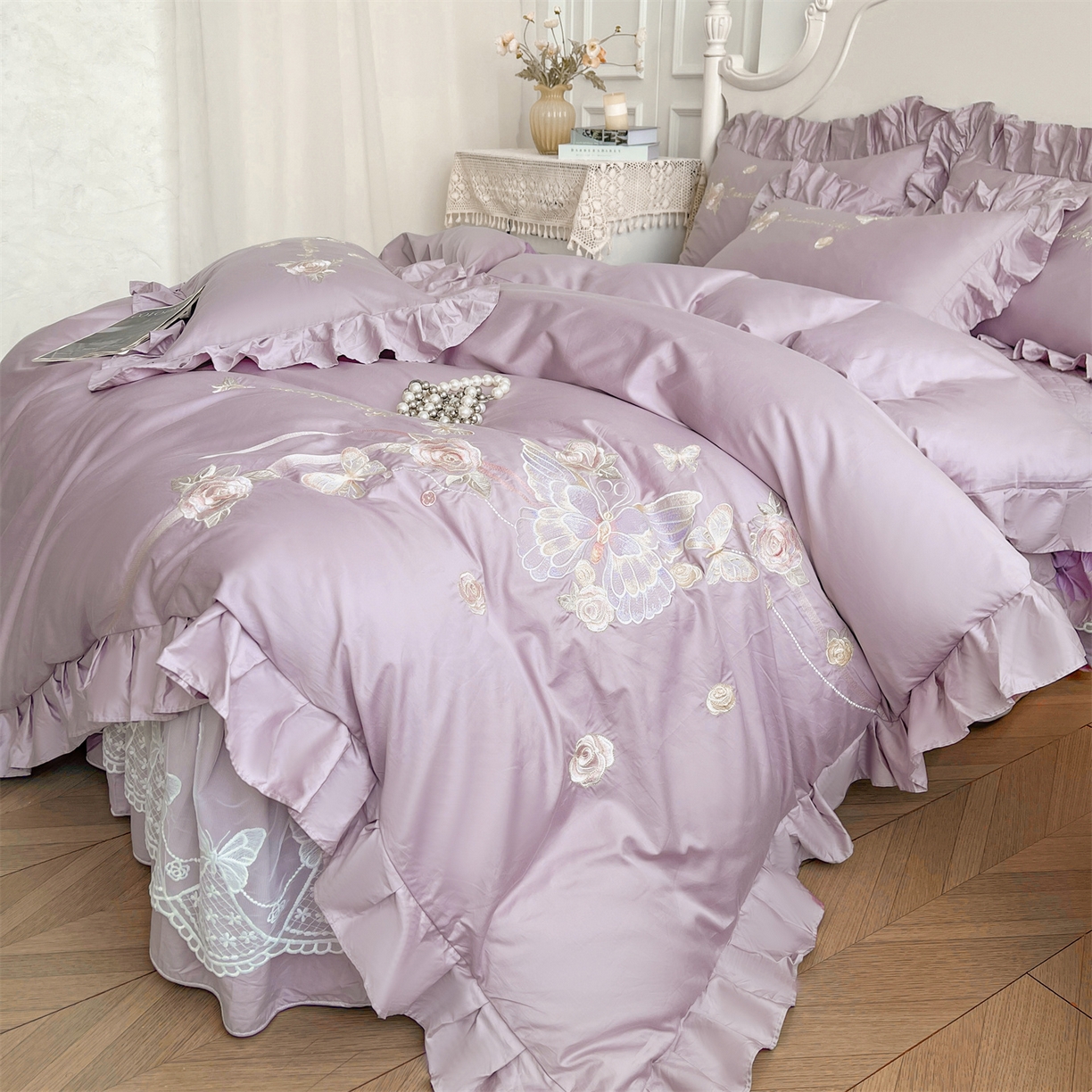 91家纺网 家纺一手货源 找家纺 宜凡家纺 2025新款长绒棉绣花夹棉床裙三件套--蝶恋笙花系列 蝶恋笙花 罗兰紫