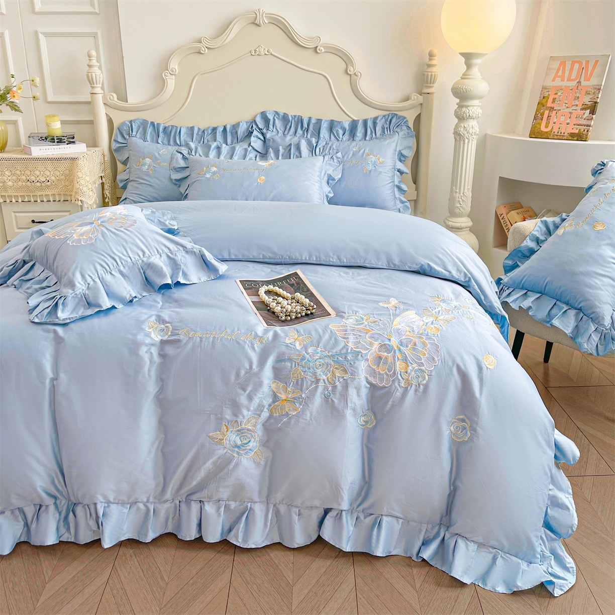 91家纺网 家纺一手货源 找家纺 宜凡家纺 2025新款长绒棉绣花夹棉床裙三件套--蝶恋笙花系列 蝶恋笙花 纯净蓝