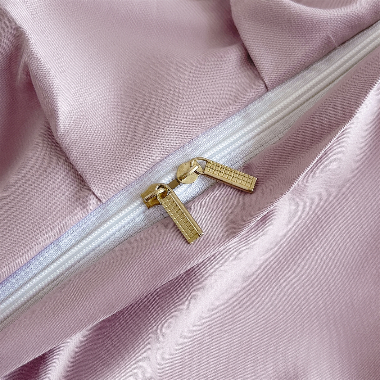 91家纺网 家纺一手货源 找家纺 宜凡家纺 2025新款长绒棉绣花夹棉床裙三件套--蝶恋笙花系列 蝶恋笙花 罗兰紫