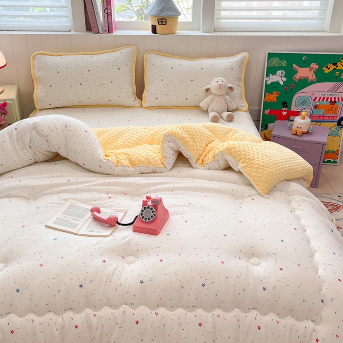 91家纺网 家纺一手货源 找家纺 （总）贝扬思家纺 2025新款云感双层纱ins少女心可爱系加厚豆豆被床盖暖梦系列（小红书推荐）