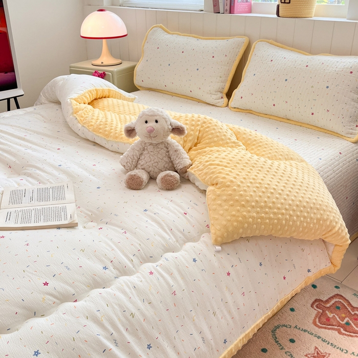 91家纺网 家纺一手货源 找家纺 （总）贝扬思家纺 2025新款云感双层纱ins少女心可爱系加厚豆豆被床盖暖梦系列（小红书推荐）