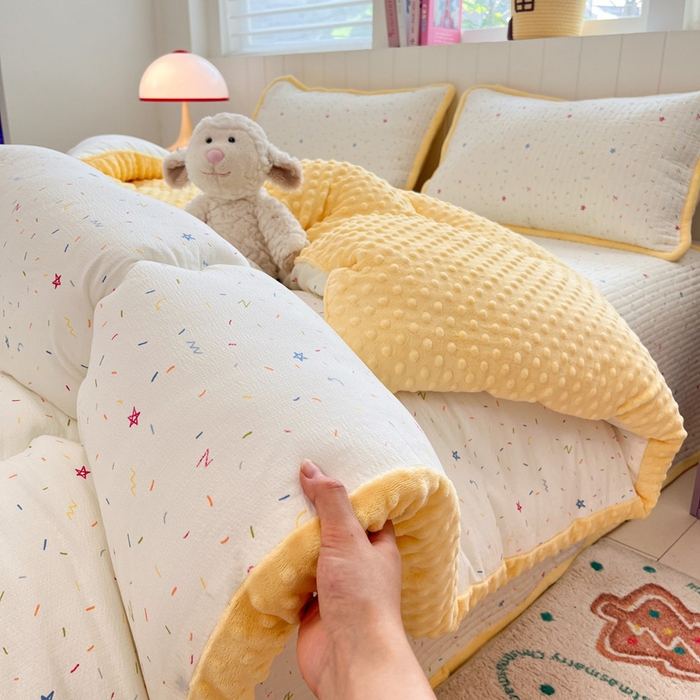 91家纺网 家纺一手货源 找家纺 （总）贝扬思家纺 2025新款云感双层纱ins少女心可爱系加厚豆豆被床盖暖梦系列（小红书推荐）