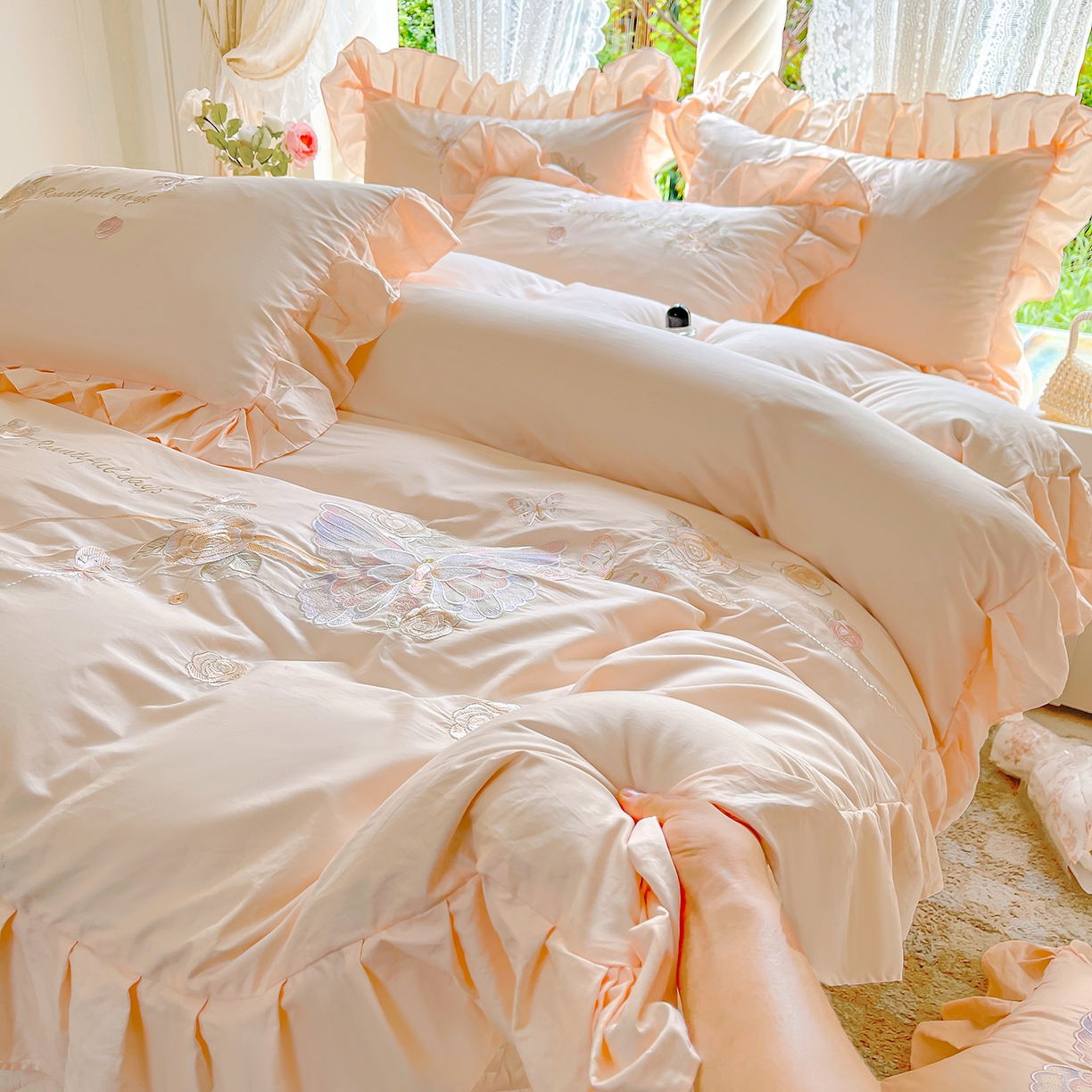 91家纺网 家纺一手货源 找家纺 宜凡家纺 2025新款长绒棉绣花夹棉床盖四件套--蝶恋笙花系列 蝶恋笙花 芙蓉玉