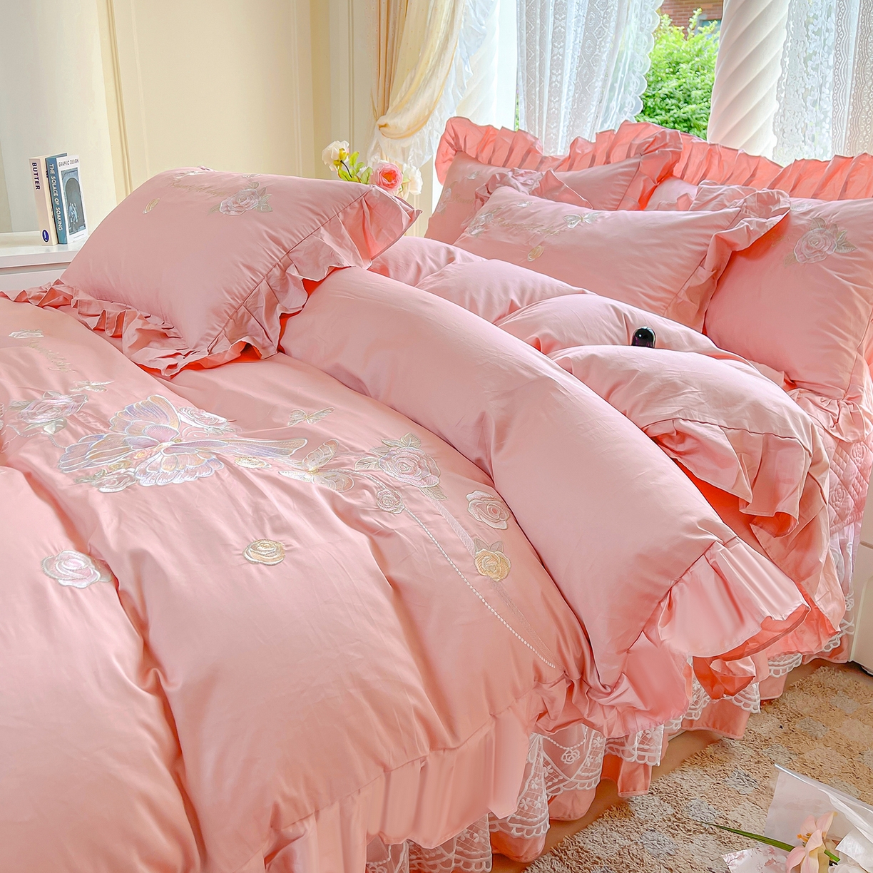 91家纺网 家纺一手货源 找家纺 宜凡家纺 2025新款长绒棉绣花夹棉床盖四件套--蝶恋笙花系列 蝶恋笙花 香妃粉