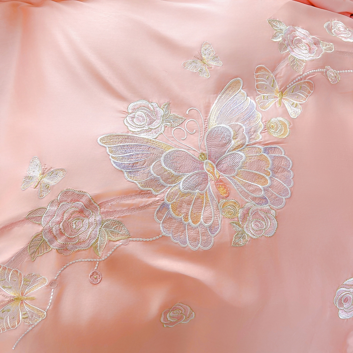 91家纺网 家纺一手货源 找家纺 宜凡家纺 2025新款长绒棉绣花夹棉床盖四件套--蝶恋笙花系列 蝶恋笙花 香妃粉