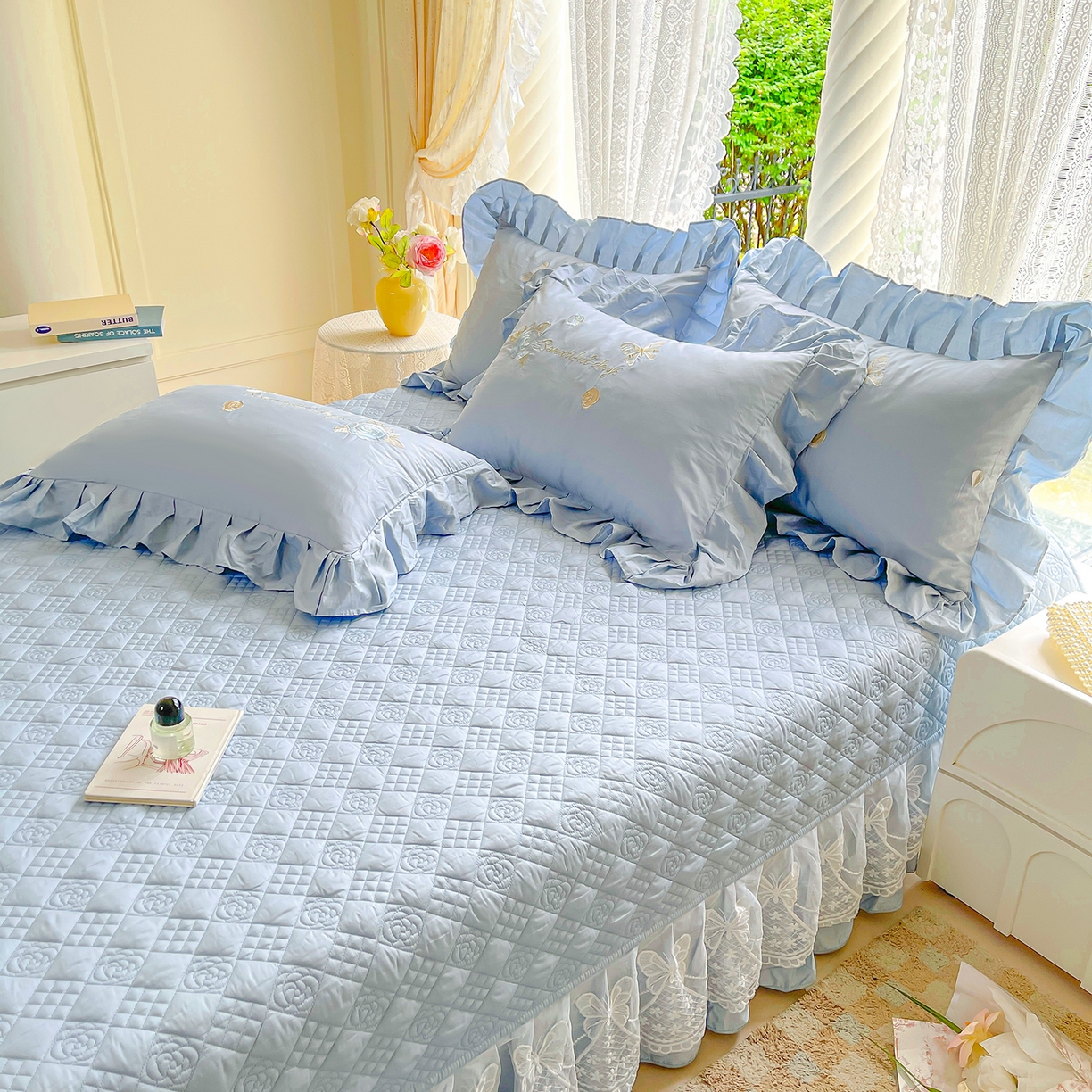 91家纺网 家纺一手货源 找家纺 宜凡家纺 2025新款长绒棉绣花夹棉床盖四件套--蝶恋笙花系列 蝶恋笙花 纯净蓝