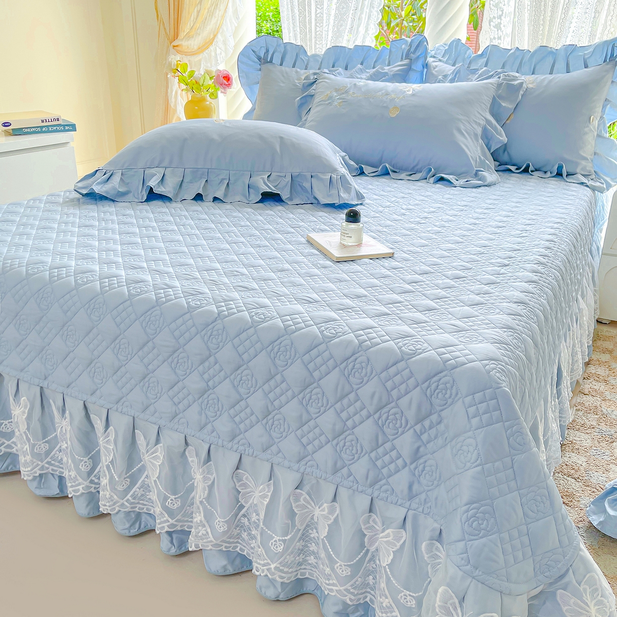 91家纺网 家纺一手货源 找家纺 宜凡家纺 2025新款长绒棉绣花夹棉床盖四件套--蝶恋笙花系列 蝶恋笙花 纯净蓝