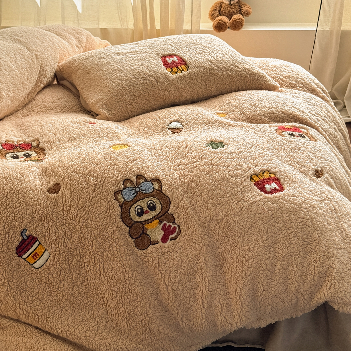 91家纺网 家纺一手货源 找家纺 TT.one 塔塔家居 2025新款羊羔绒牛奶绒暖绵绵毛巾绣床单床裙床盖款四件套 甜蜜热可可