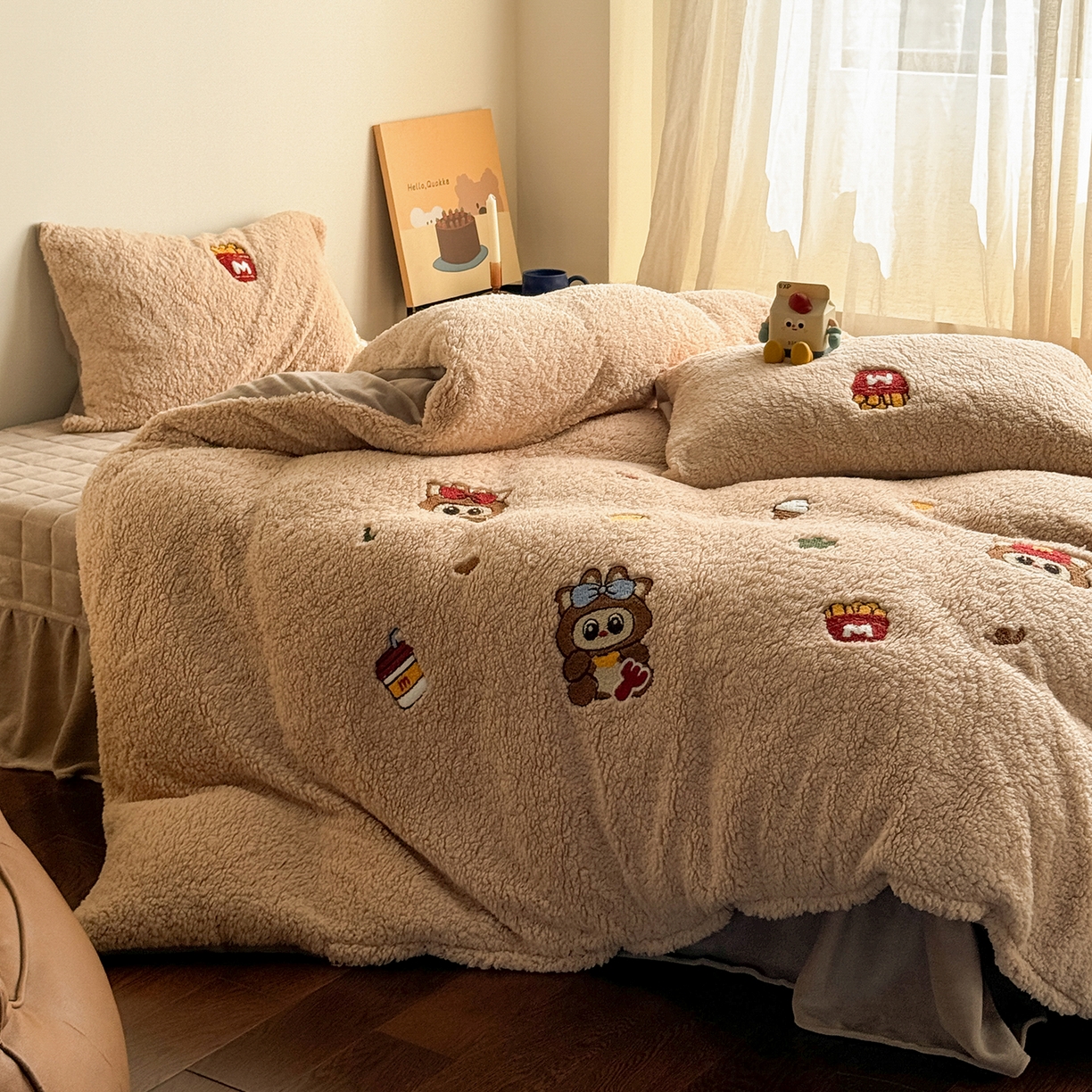 91家纺网 家纺一手货源 找家纺 TT.one 塔塔家居 2025新款羊羔绒牛奶绒暖绵绵毛巾绣床单床裙床盖款四件套 甜蜜热可可