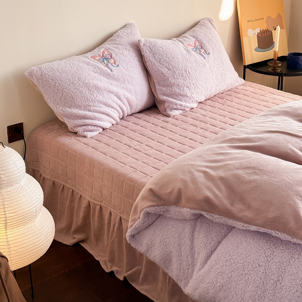 91家纺网 家纺一手货源 找家纺 TT.one 塔塔家居 2025新款羊羔绒牛奶绒暖绵绵毛巾绣床单床裙床盖款四件套 云团睡睡蝶·紫