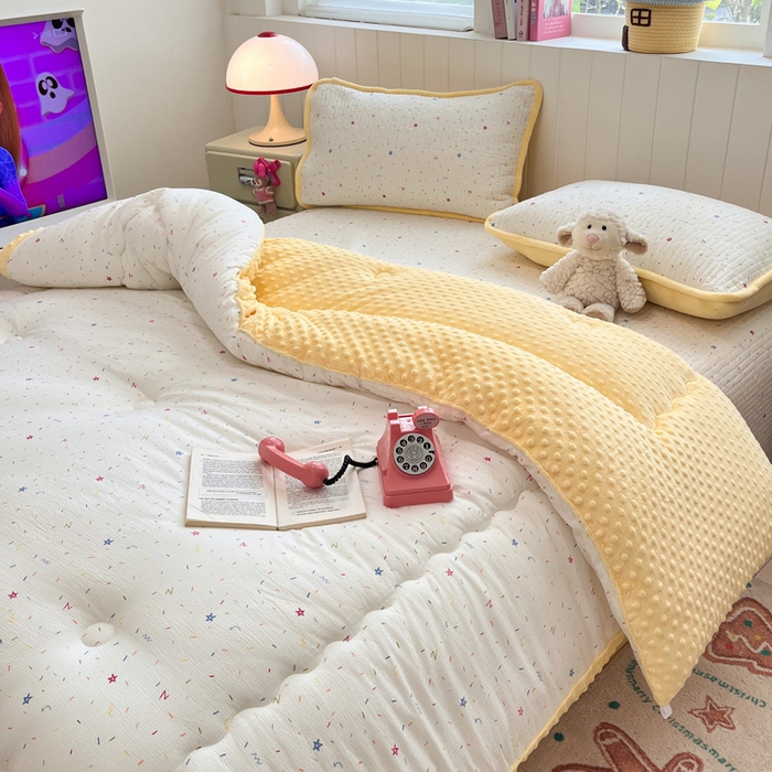 91家纺网 家纺一手货源 找家纺 贝扬思家纺 2025新款云感双层纱ins少女心可爱系加厚豆豆被床盖暖梦系列（小红书推荐） 彩带