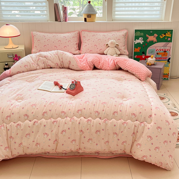 91家纺网 家纺一手货源 找家纺 贝扬思家纺 2025新款云感双层纱ins少女心可爱系加厚豆豆被床盖暖梦系列（小红书推荐） 粉奶油