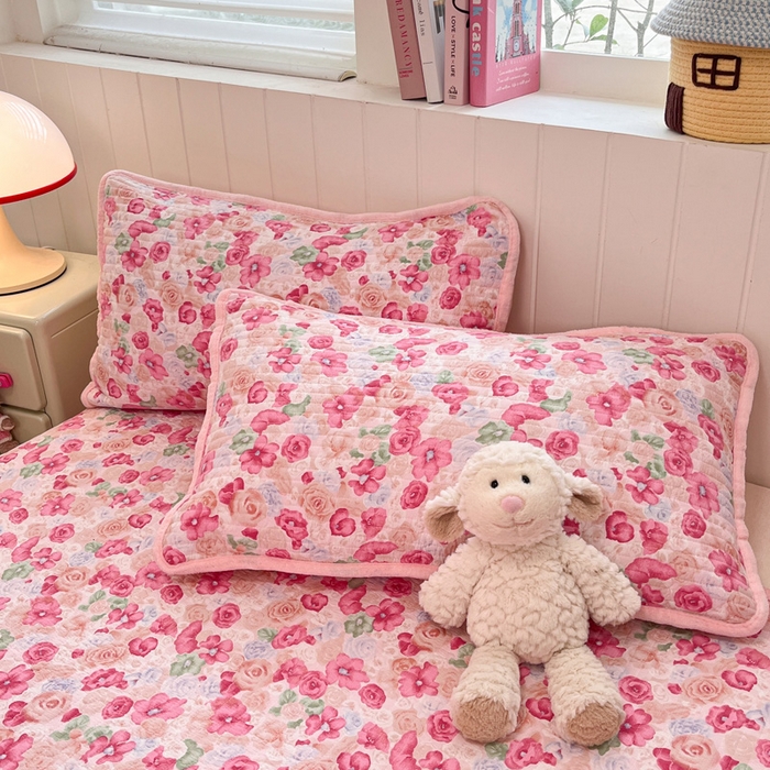 91家纺网 家纺一手货源 找家纺 贝扬思家纺 2025新款云感双层纱ins少女心可爱系加厚豆豆被床盖暖梦系列（小红书推荐） 桃恋曲