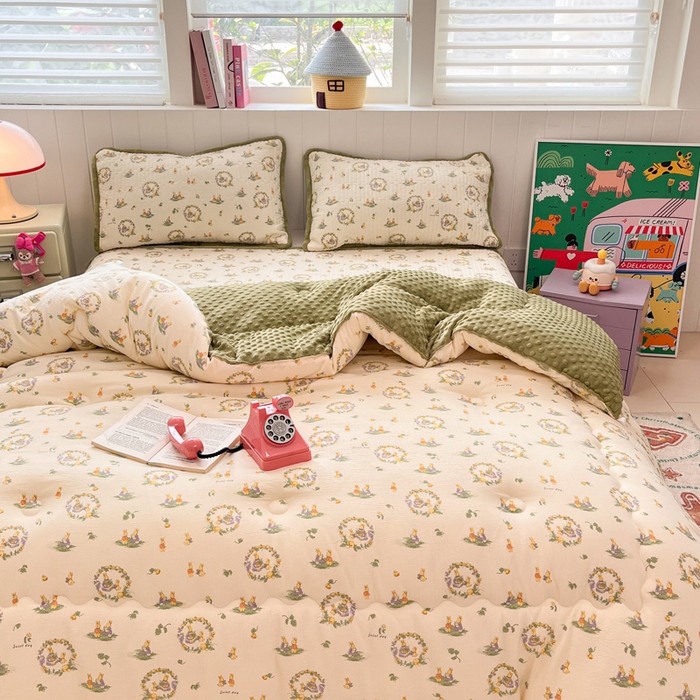 91家纺网 家纺一手货源 找家纺 贝扬思家纺 2025新款云感双层纱ins少女心可爱系加厚豆豆被床盖暖梦系列（小红书推荐） 田园兔