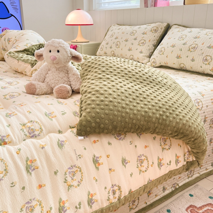 91家纺网 家纺一手货源 找家纺 贝扬思家纺 2025新款云感双层纱ins少女心可爱系加厚豆豆被床盖暖梦系列（小红书推荐） 田园兔