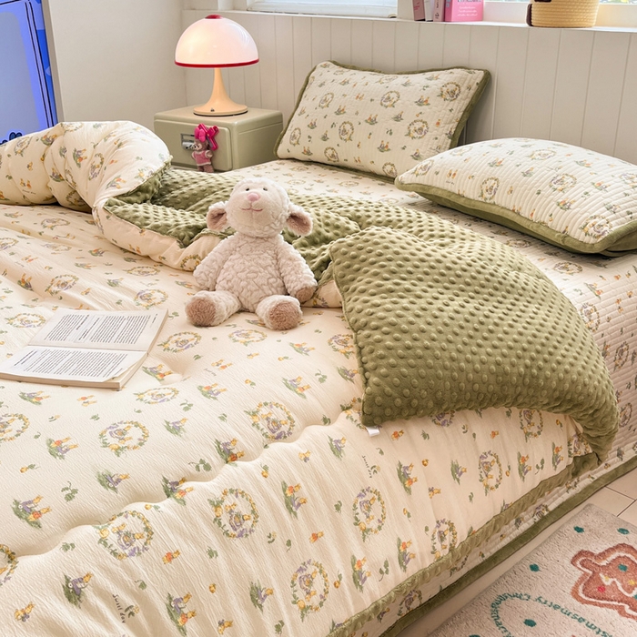 91家纺网 家纺一手货源 找家纺 贝扬思家纺 2025新款云感双层纱ins少女心可爱系加厚豆豆被床盖暖梦系列（小红书推荐） 田园兔