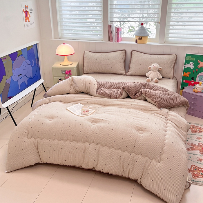 91家纺网 家纺一手货源 找家纺 贝扬思家纺 2025新款云感双层纱ins少女心可爱系加厚豆豆被床盖暖梦系列（小红书推荐） 条条心