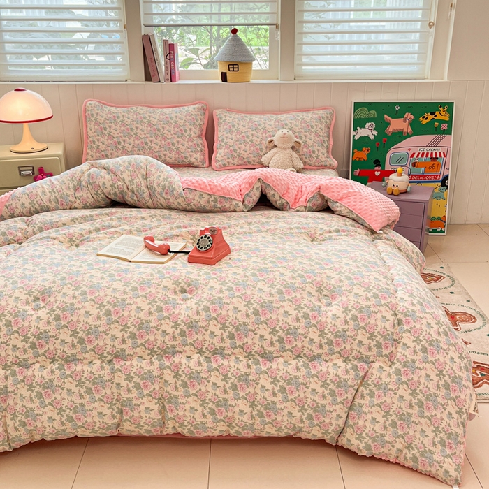 91家纺网 家纺一手货源 找家纺 贝扬思家纺 2025新款云感双层纱ins少女心可爱系加厚豆豆被床盖暖梦系列（小红书推荐） 童话集