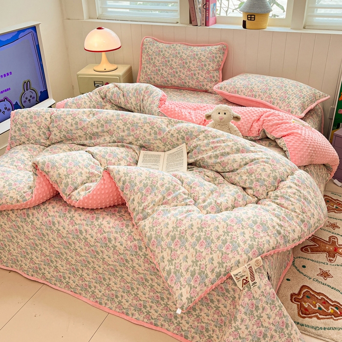 91家纺网 家纺一手货源 找家纺 贝扬思家纺 2025新款云感双层纱ins少女心可爱系加厚豆豆被床盖暖梦系列（小红书推荐） 童话集