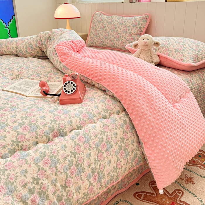 91家纺网 家纺一手货源 找家纺 贝扬思家纺 2025新款云感双层纱ins少女心可爱系加厚豆豆被床盖暖梦系列（小红书推荐） 童话集