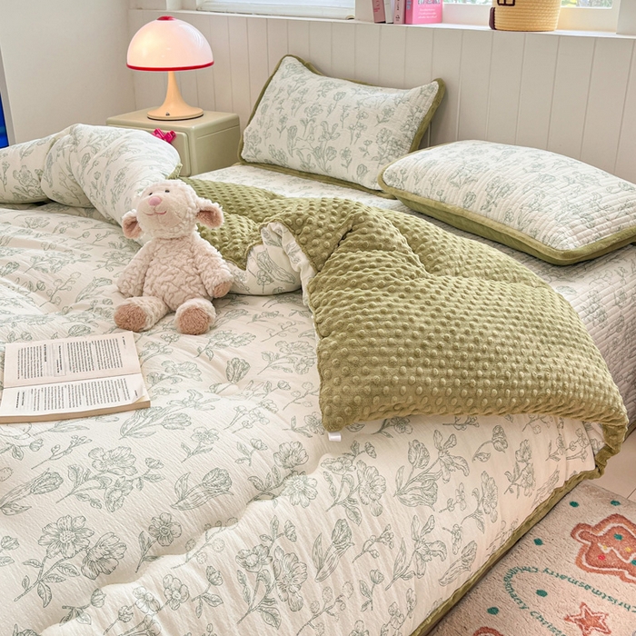 91家纺网 家纺一手货源 找家纺 贝扬思家纺 2025新款云感双层纱ins少女心可爱系加厚豆豆被床盖暖梦系列（小红书推荐） 线条兔