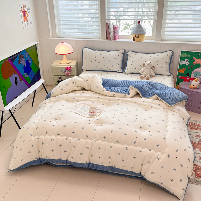 91家纺网 家纺一手货源 找家纺 贝扬思家纺 2025新款云感双层纱ins少女心可爱系加厚豆豆被床盖暖梦系列（小红书推荐） 小蓝蝶