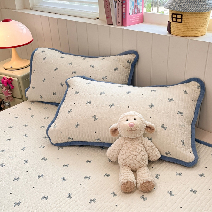 91家纺网 家纺一手货源 找家纺 贝扬思家纺 2025新款云感双层纱ins少女心可爱系加厚豆豆被床盖暖梦系列（小红书推荐） 小蓝蝶