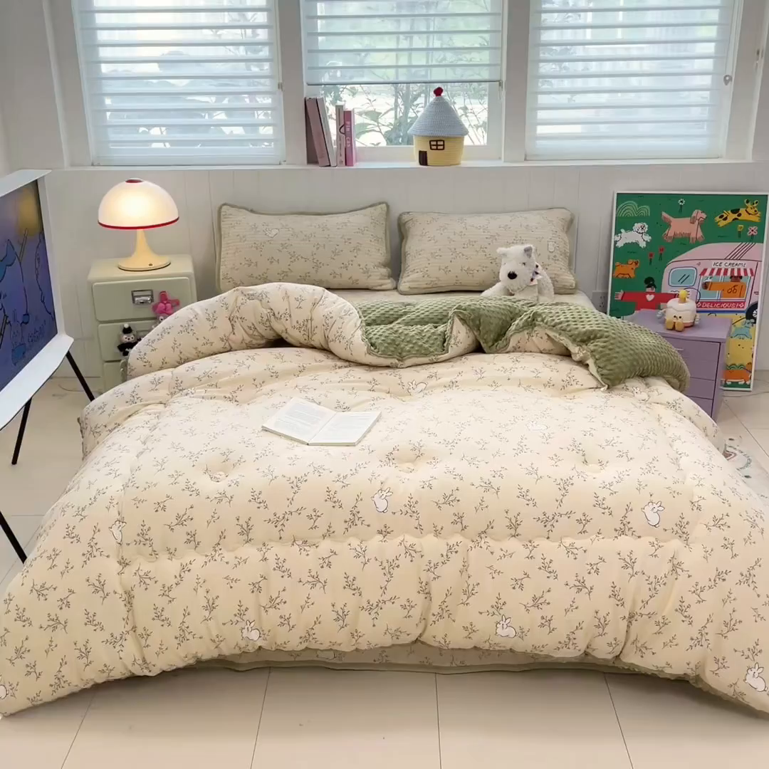 91家纺网 家纺一手货源 找家纺 贝扬思家纺 2025新款云感双层纱ins少女心可爱系加厚豆豆被床盖暖梦系列（小红书推荐） 一只兔