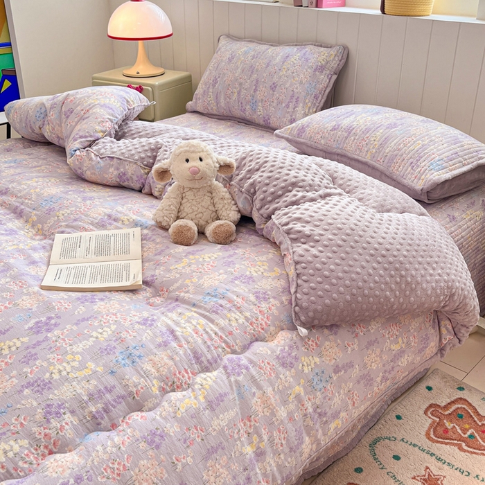 91家纺网 家纺一手货源 找家纺 贝扬思家纺 2025新款云感双层纱ins少女心可爱系加厚豆豆被床盖暖梦系列（小红书推荐） 紫藤香