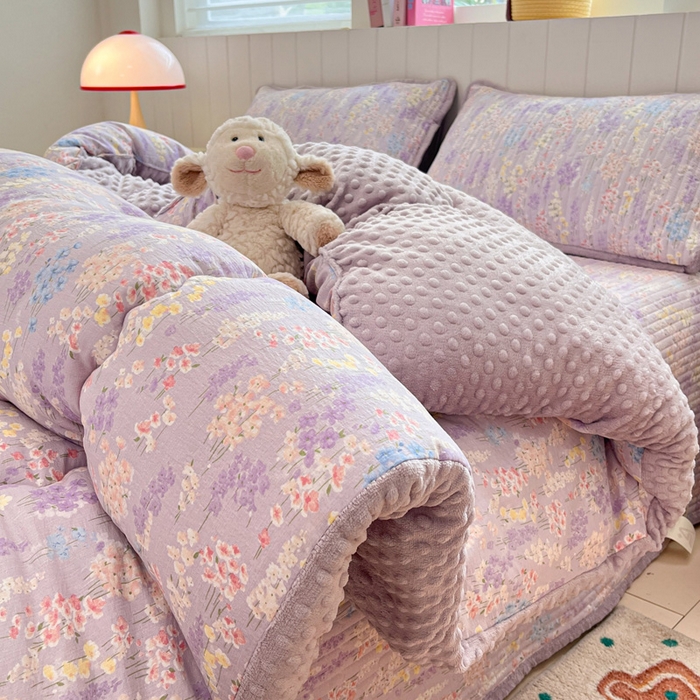 91家纺网 家纺一手货源 找家纺 贝扬思家纺 2025新款云感双层纱ins少女心可爱系加厚豆豆被床盖暖梦系列（小红书推荐） 紫藤香