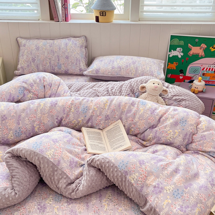 91家纺网 家纺一手货源 找家纺 贝扬思家纺 2025新款云感双层纱ins少女心可爱系加厚豆豆被床盖暖梦系列（小红书推荐） 紫藤香