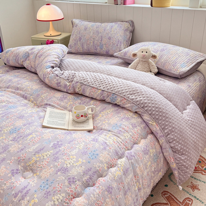 91家纺网 家纺一手货源 找家纺 贝扬思家纺 2025新款云感双层纱ins少女心可爱系加厚豆豆被床盖暖梦系列（小红书推荐） 紫藤香